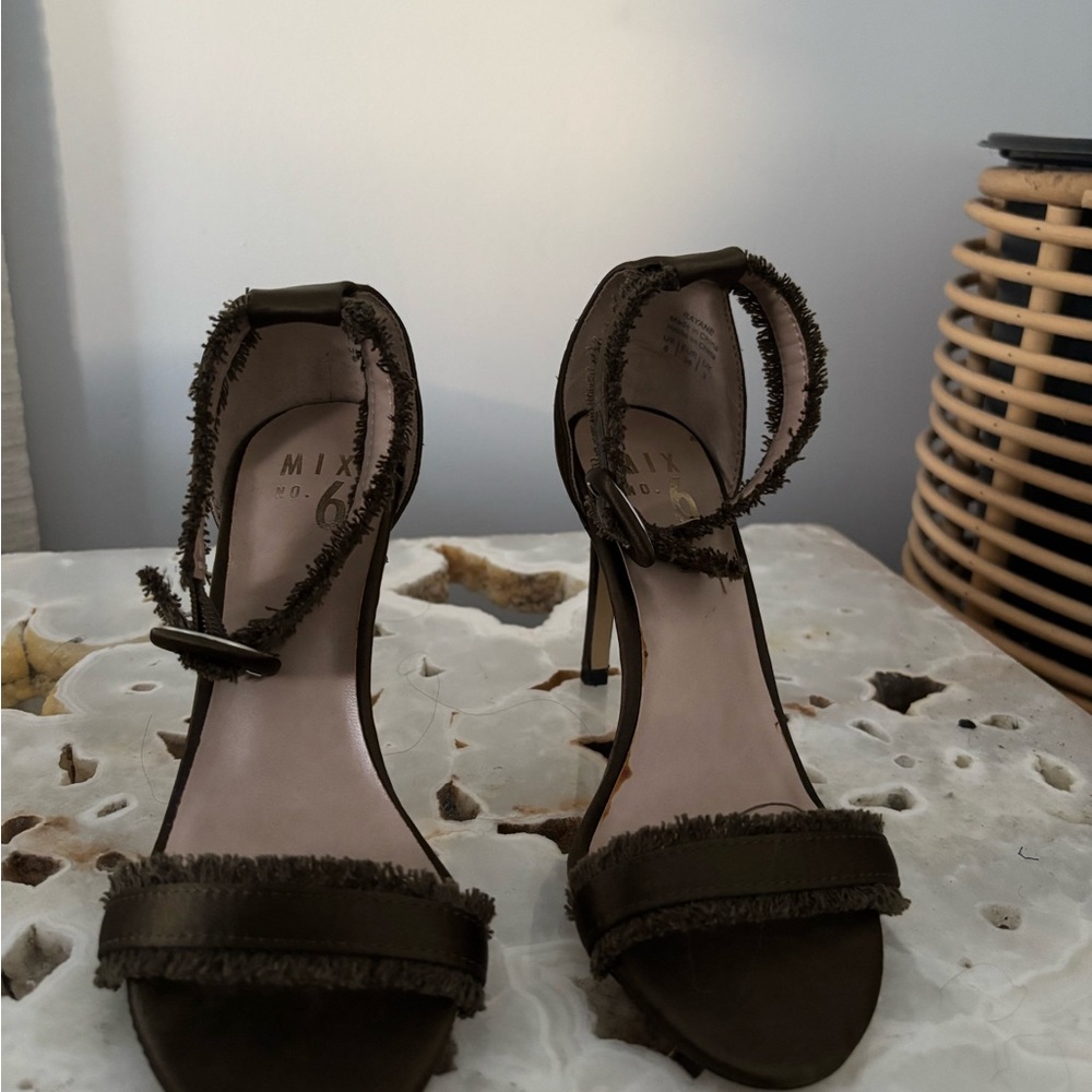 Mi Women's Dark Green Fringed Heels